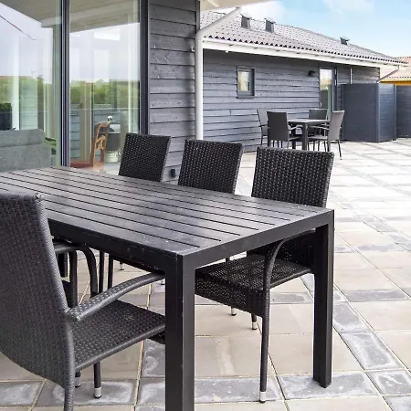 4 Star Holiday In Harbo Re